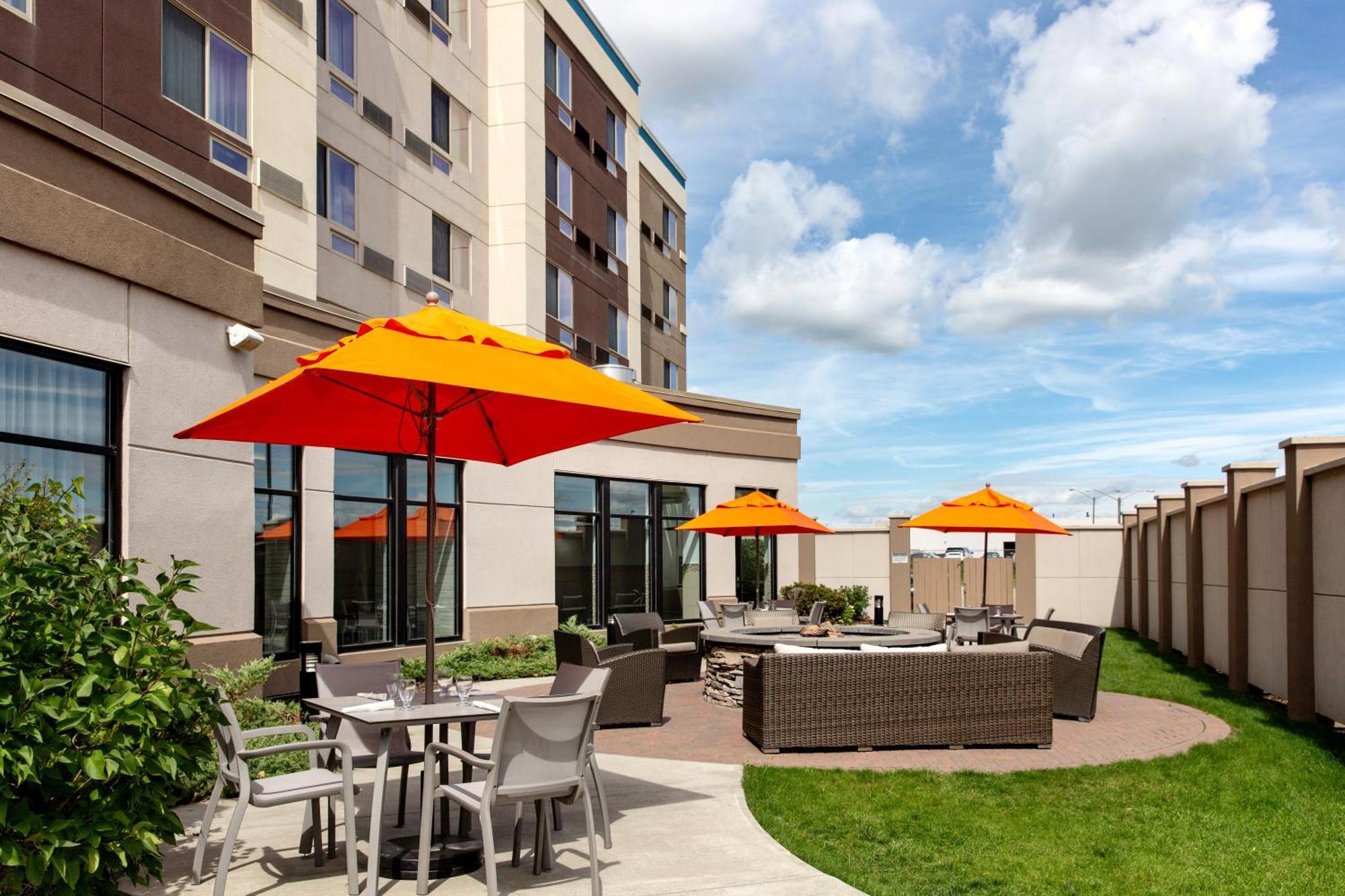 Hotel Courtyard By Marriott Edmonton West Exteriér fotografie
