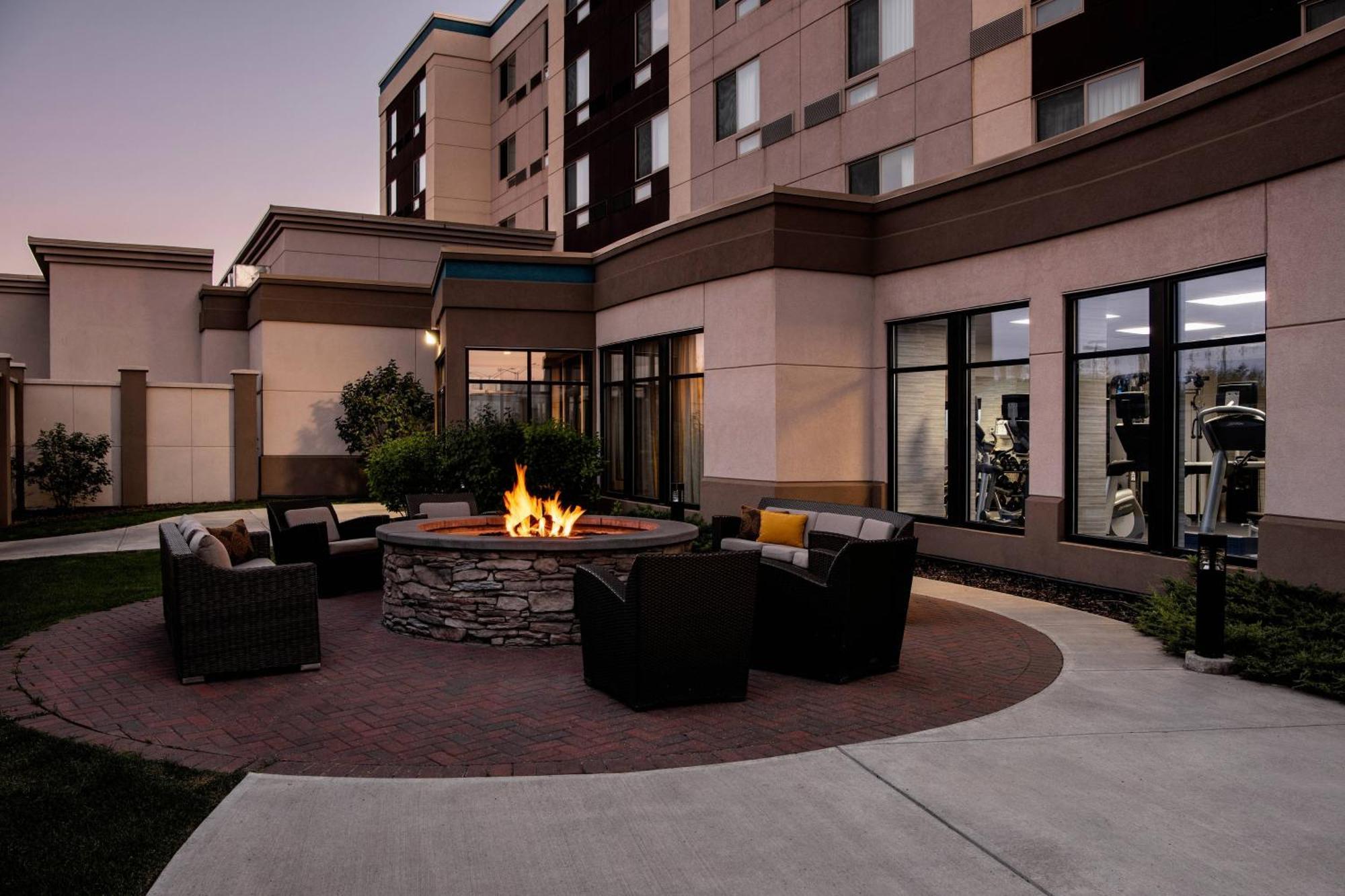 Hotel Courtyard By Marriott Edmonton West Exteriér fotografie